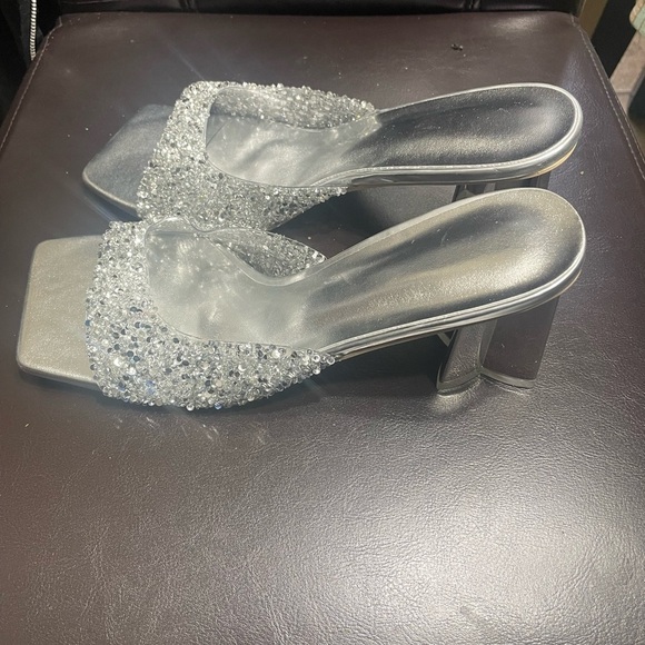 Heels - Picture 2 of 3